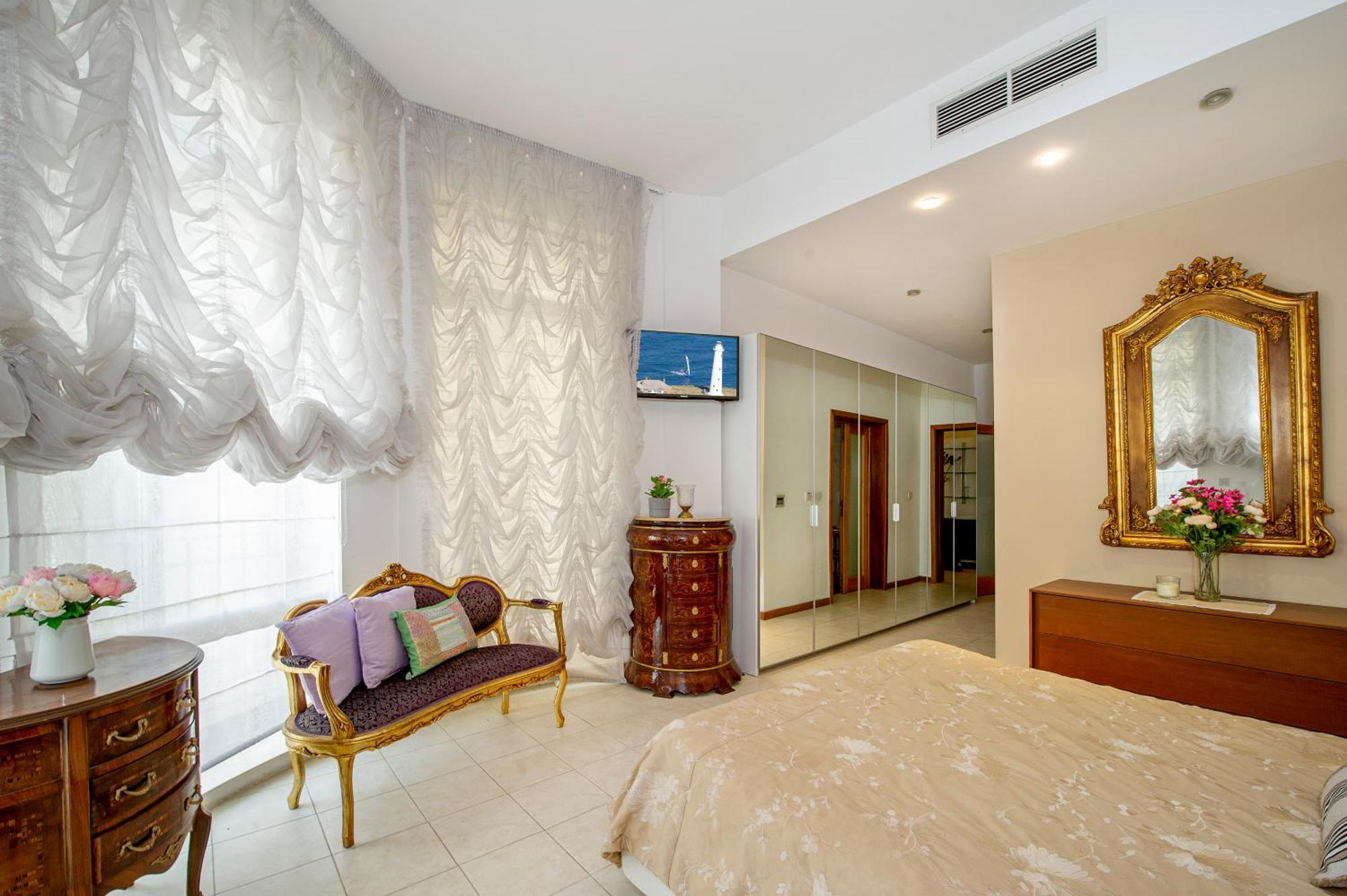 St. Julians Portomaso Marina Antique Apartment
